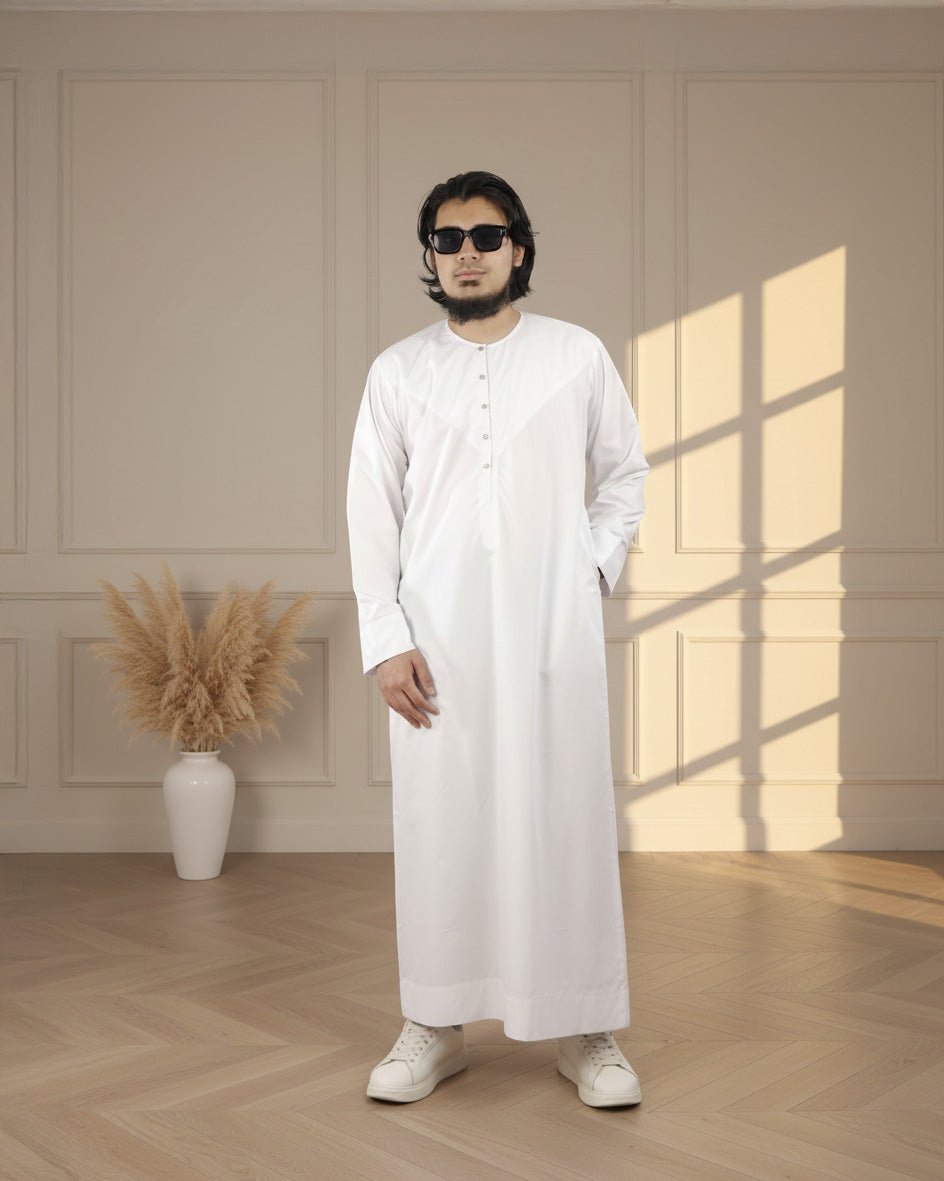 Emirati Thobe White Front View – Wrinkle-Free Islamic Clothing for Men