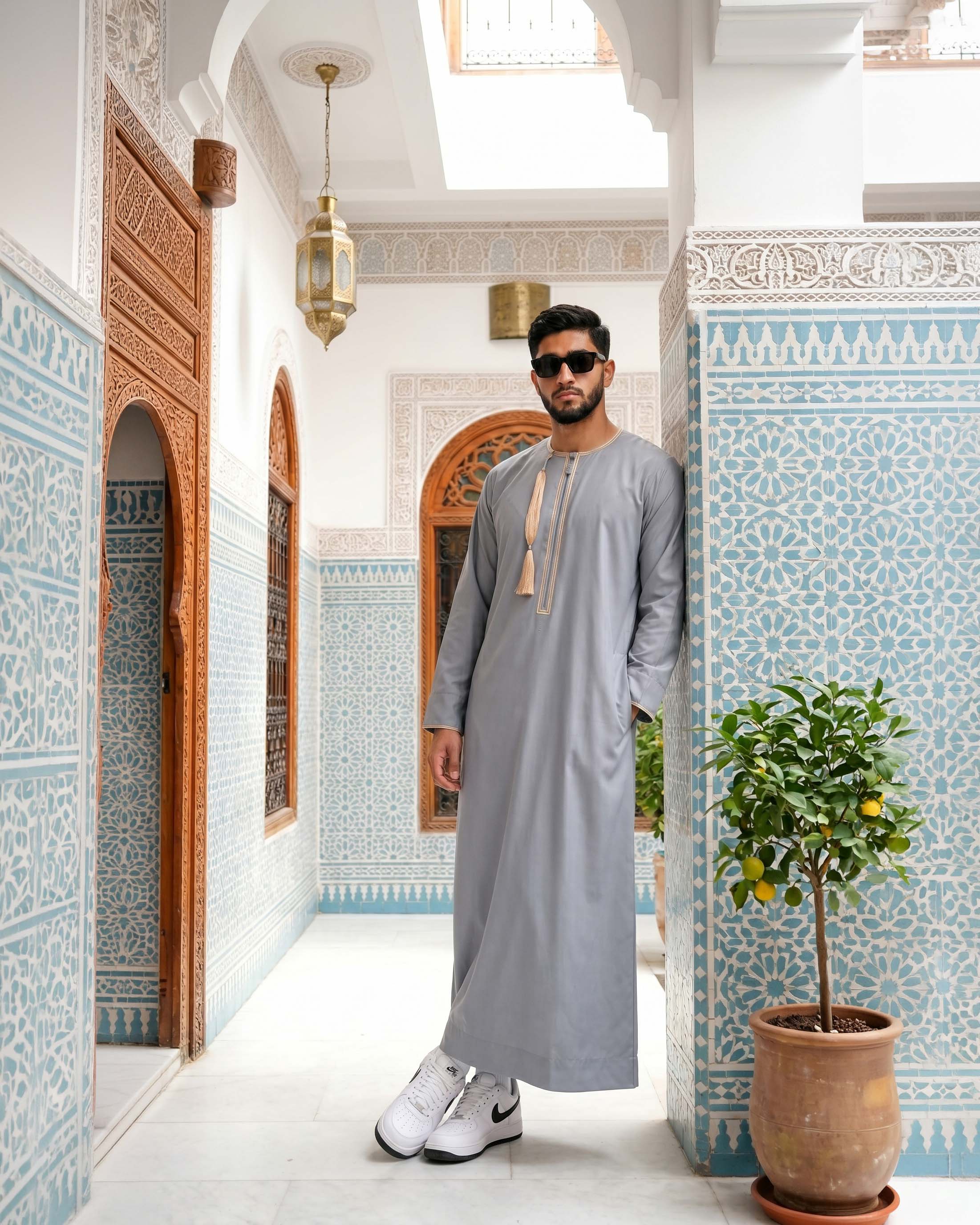 What Is an Omani Thobe? The Dishdasha and Its Signature Furakha