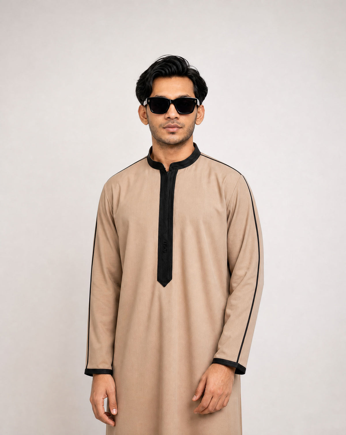 Long sleeve cuff detail – light beige premium thobe for men