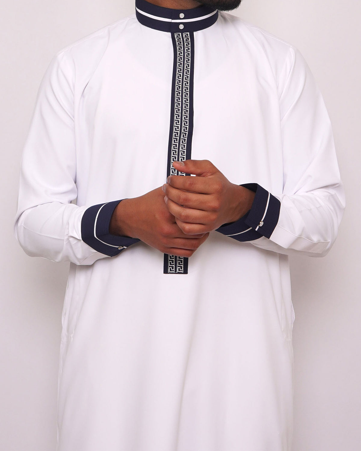 Close-up of white embroidery collar on Classic White Thobe Jubba – Furqanwear Canada