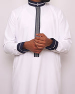 Close-up of white embroidery collar on Classic White Thobe Jubba – Furqanwear Canada