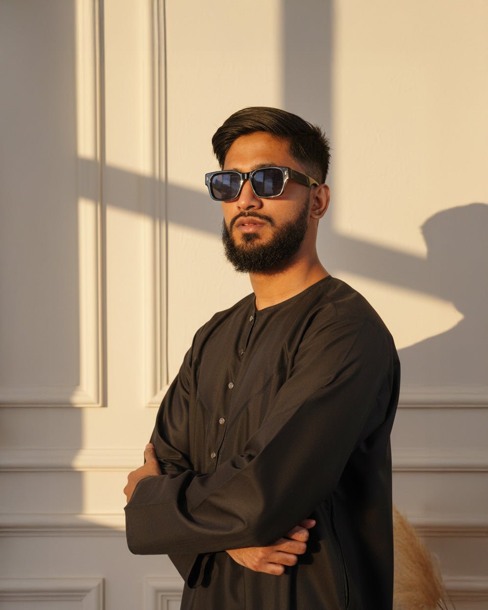 Emirati Thobe Black Half View – Wrinkle-Free Men's Thobe Canada