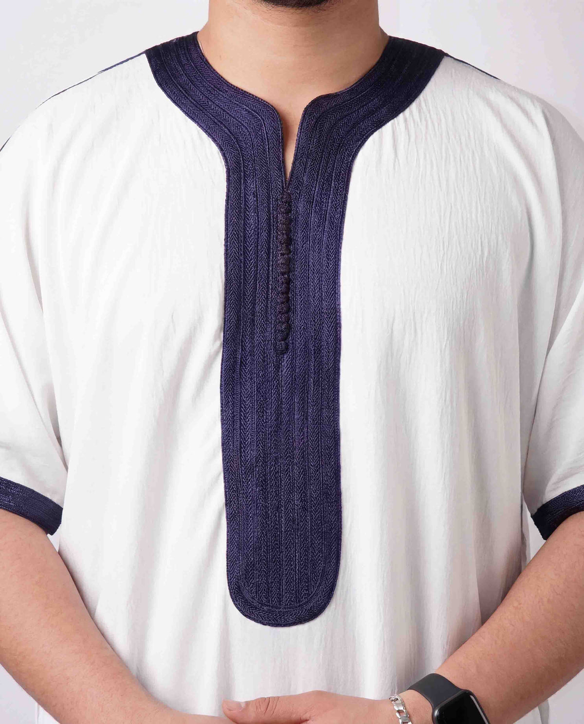WHITE NAVY MOROCCAN THOBE chest details